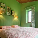 Rustic Retreat In Houvegne