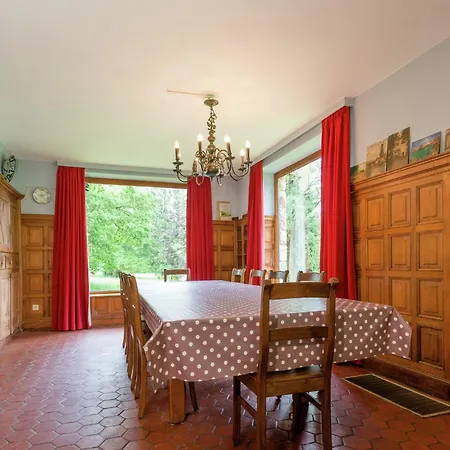 Rustic Retreat In Houvegne