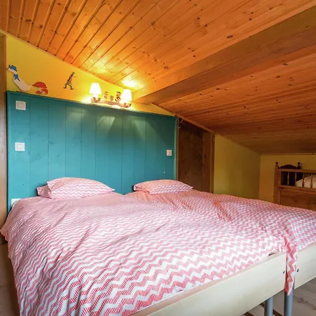 Rustic Retreat In Houvegne