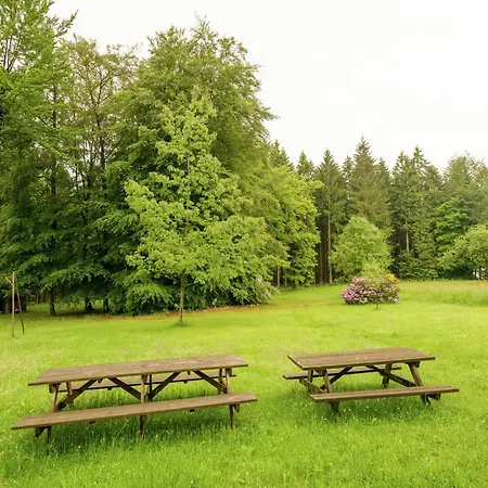 Semesterbostad Rustic Retreat In Houvegne
