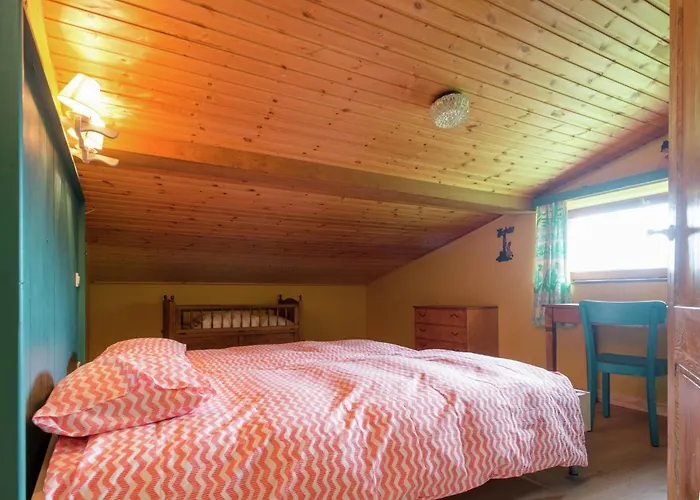 Rustic Retreat In Houvegne Holiday home