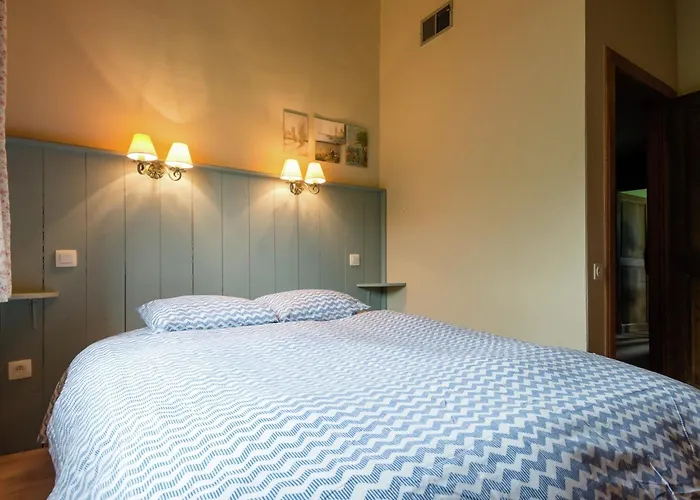 Rustic Retreat In Houvegne