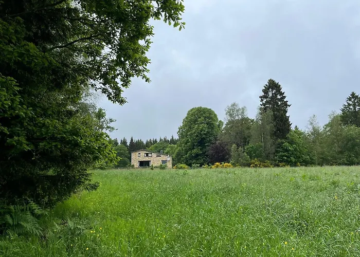 Rustic Retreat In Houvegne